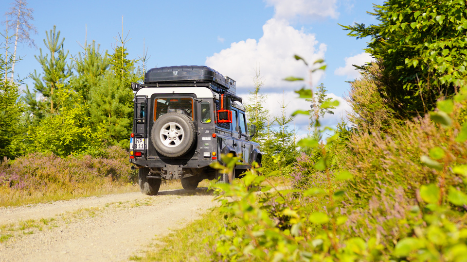 Landy im Gelände